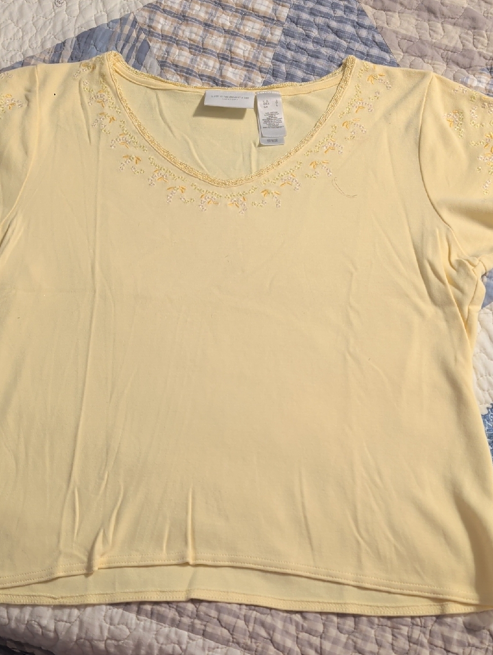 Liz Claiborne Pale Yellow Scoop Neck Short Sleeve Top with Embroidery